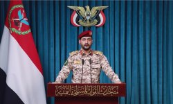 القوات المسلحة تستهدف منشآت أرامكو في جيزان وينبع بالصواريخ والمسيّرات